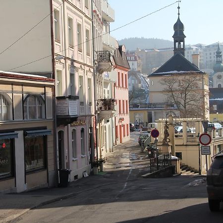 Karlovy Vary Zamecky Vrchアパートメント エクステリア 写真